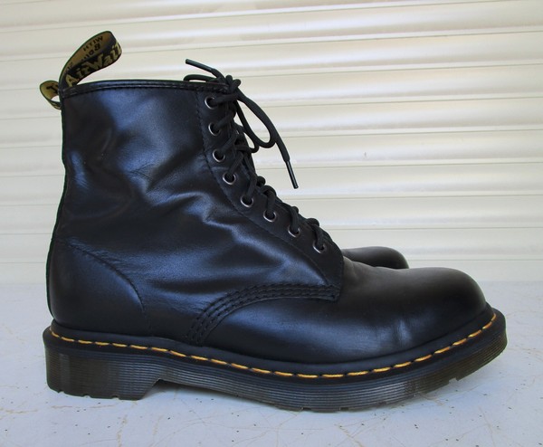 DR MARTENS 11822 (1460) black SOFT leather 8-up boots EU42 UK8 US9M US10L EUC