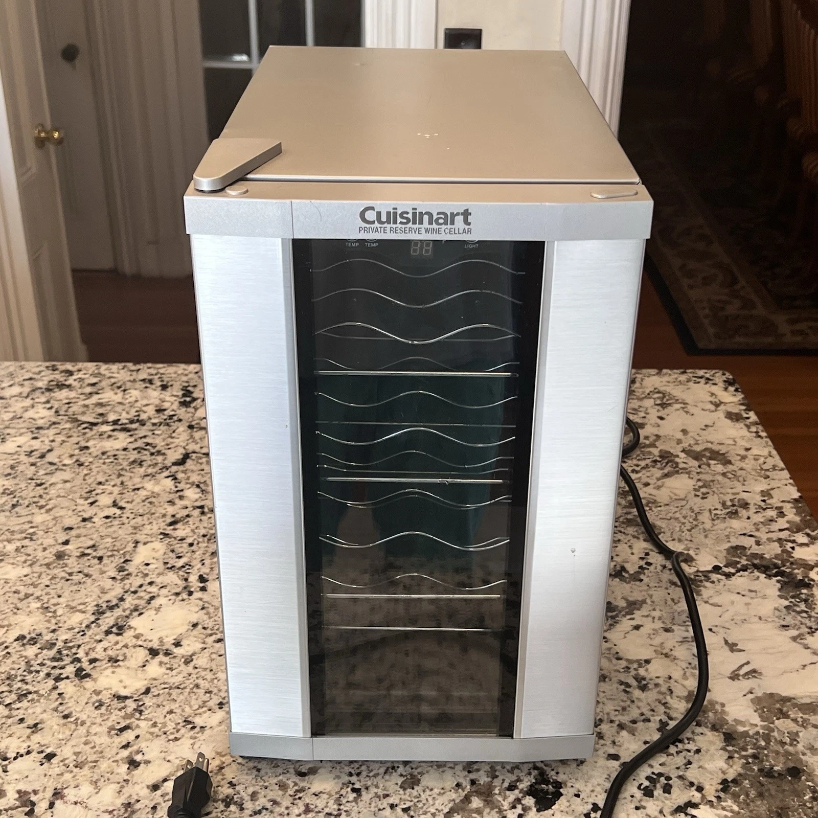 Cuisinart Wine Fridge 8-Bottle Private Reserve Wine Cellar, Silver - CWC-800 GUC
Opens in a new wind