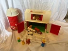 VTG Fisher Price Little People Play Family Farm  #915 Barn Set Animals & Figures