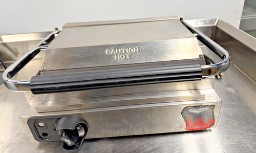 Vollrath 40794 Grooved Top & Bottom Panini Sandwich Grill 13-1/2" x 9-1/8" "B"