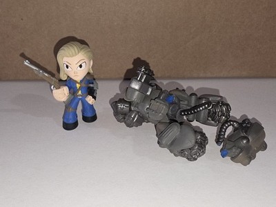 Funko Mystery Mini Fallout Exclusive Female Lone Wanderer + Sentry Bot (As Is)