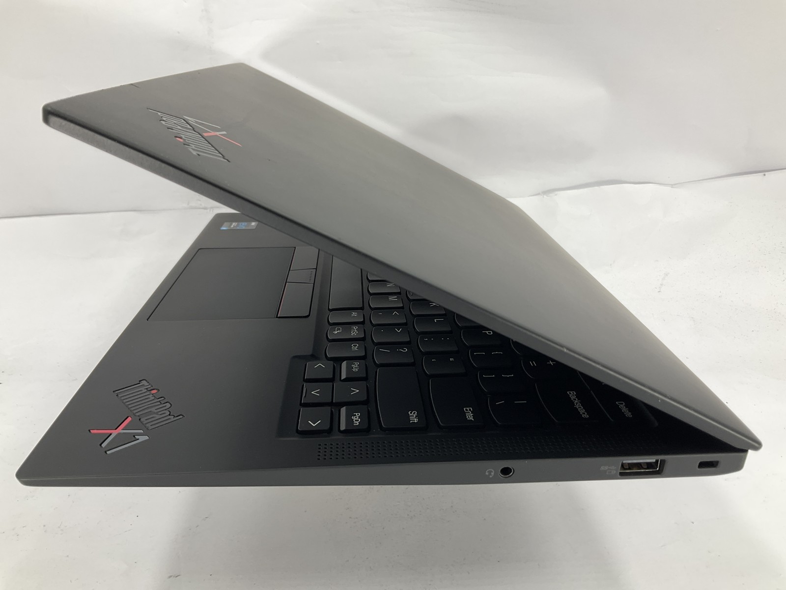Lenovo ThinkPad X1 Carbon 9th Gen, 14-Inch Laptop, with Core i7-1185G7 @ 3.00GHz