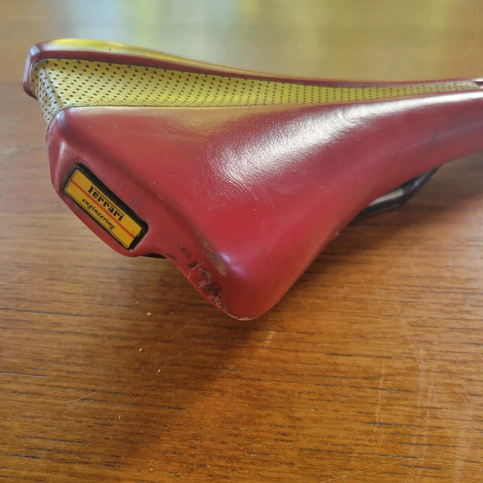 Sillín rojo vintage Ferrari Engineering Selle Italia Novus carbono rieles Ti Foto 3 de 4