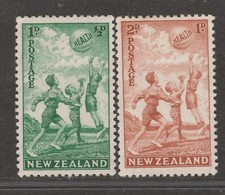 1940 NZ Beach Ball Health SET SG 626/627 MVLH CV £18