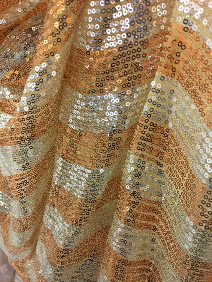 TELA DE MALLA ELÁSTICA LENTEJUELAS A RAYAS ONDULADAS ORO NARANJA PLATA (45 pulg.) Vendido por Foto 2 de 4