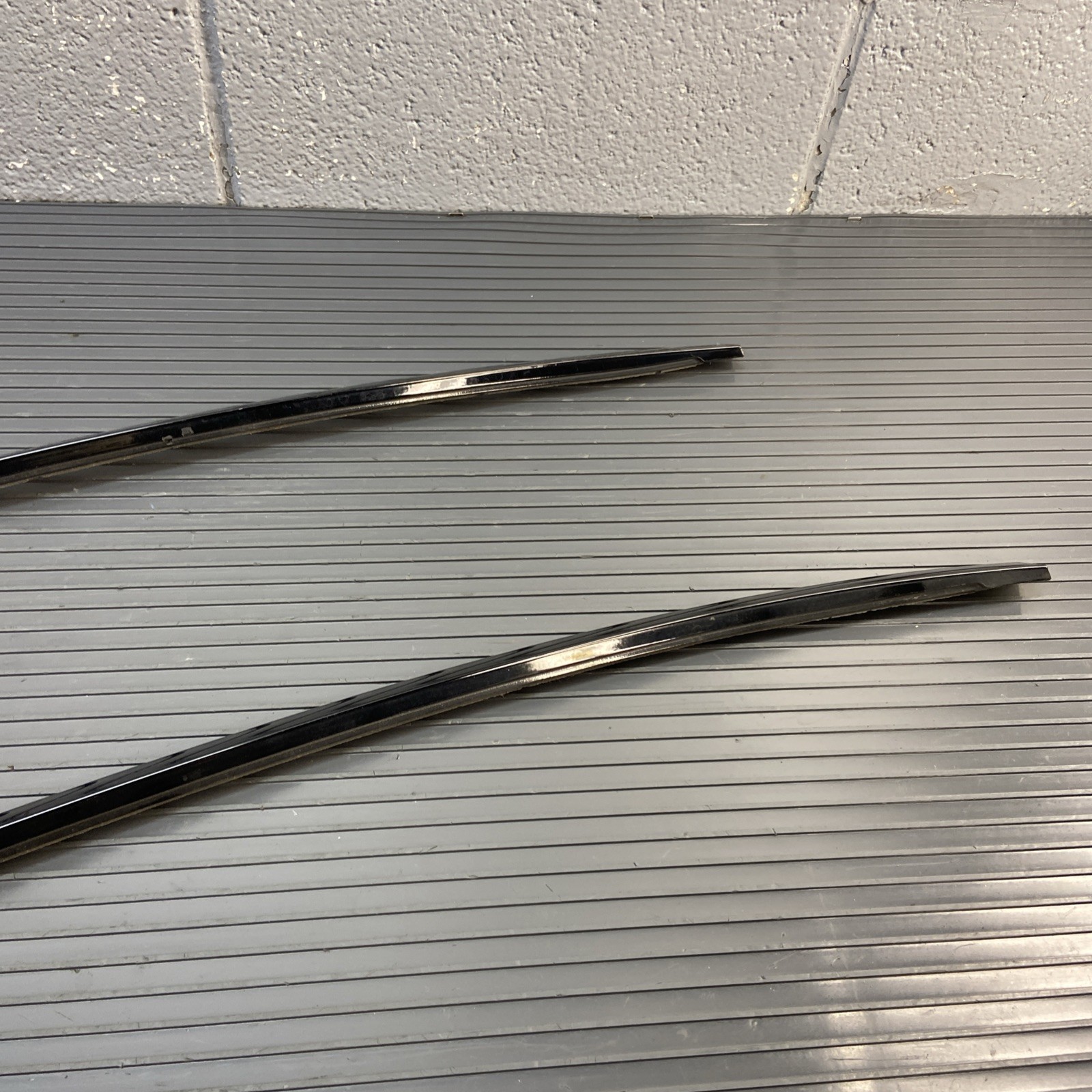 2014-2024 Maserati Ghibli M157 Left & Right Roof Molding Nero Set of 2 OEM *NOTE