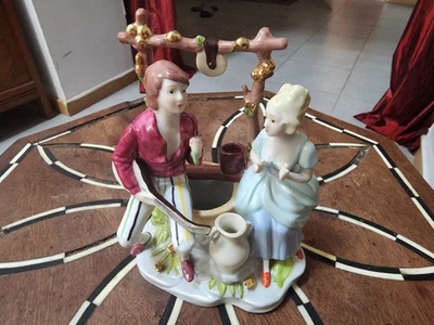 statuette en porcelaine en très bon état - Photo 1/3