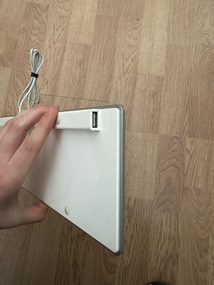 Tastiera Usb Apple Keyboard A1243 - Qwerty italiano - solo per ricambi - Immagine 3 di 3