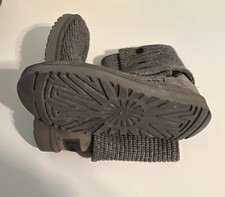 UGG Women's Gray Knit Bootie Slipper US 9 Button Pull-On 1016555