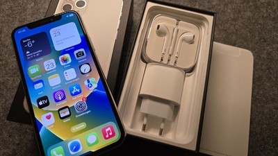 Apple iPhone 11 Pro 256 GB Silber   sehr guter Zustand   92% Akku + Zubehörpaket