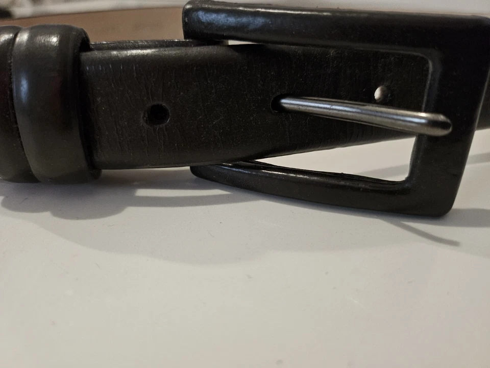 Cinto de couro italiano genuíno vintage Kenneth Cole New York, preto, tamanho médio 1,5 - Imagem 2 de 4