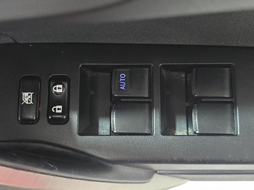 2013 Toyota Auris 1.6 V-Matic Icon Euro 5 5dr HATCHBACK Petrol Manual - Picture 22 of 24