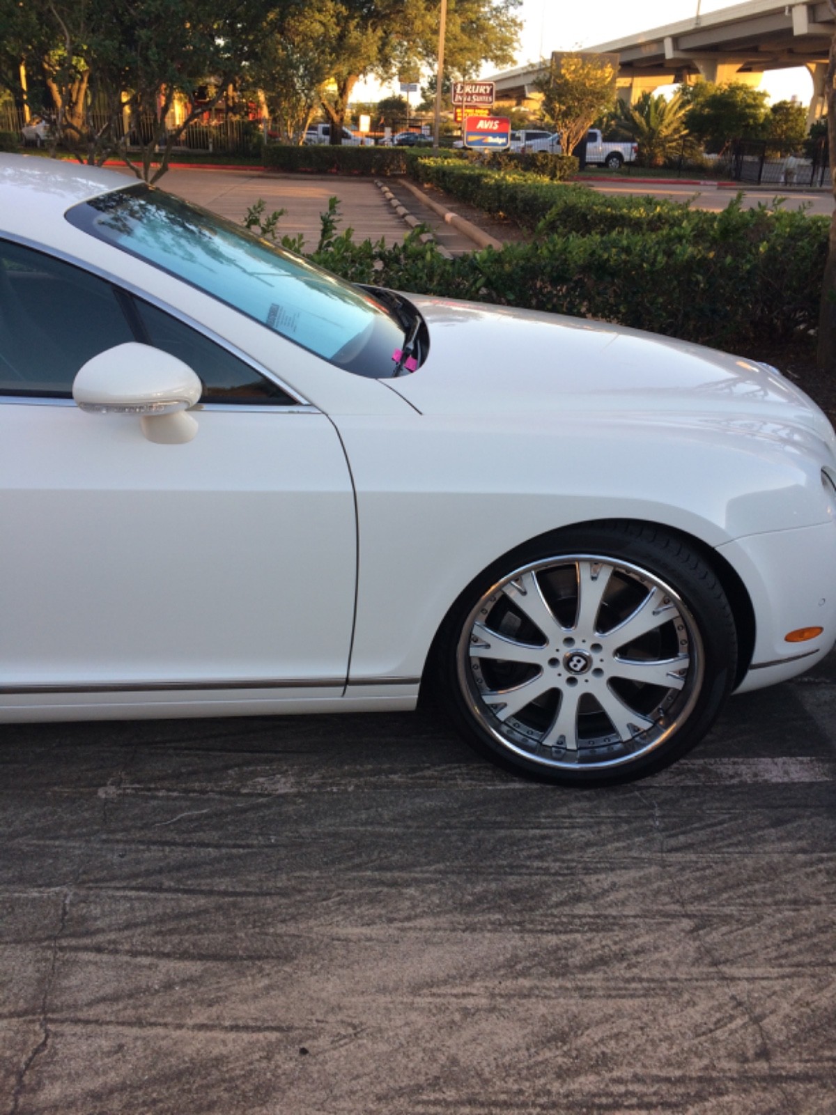 Set of 4 Bentley  white  Tire on a  21 inch Rim
