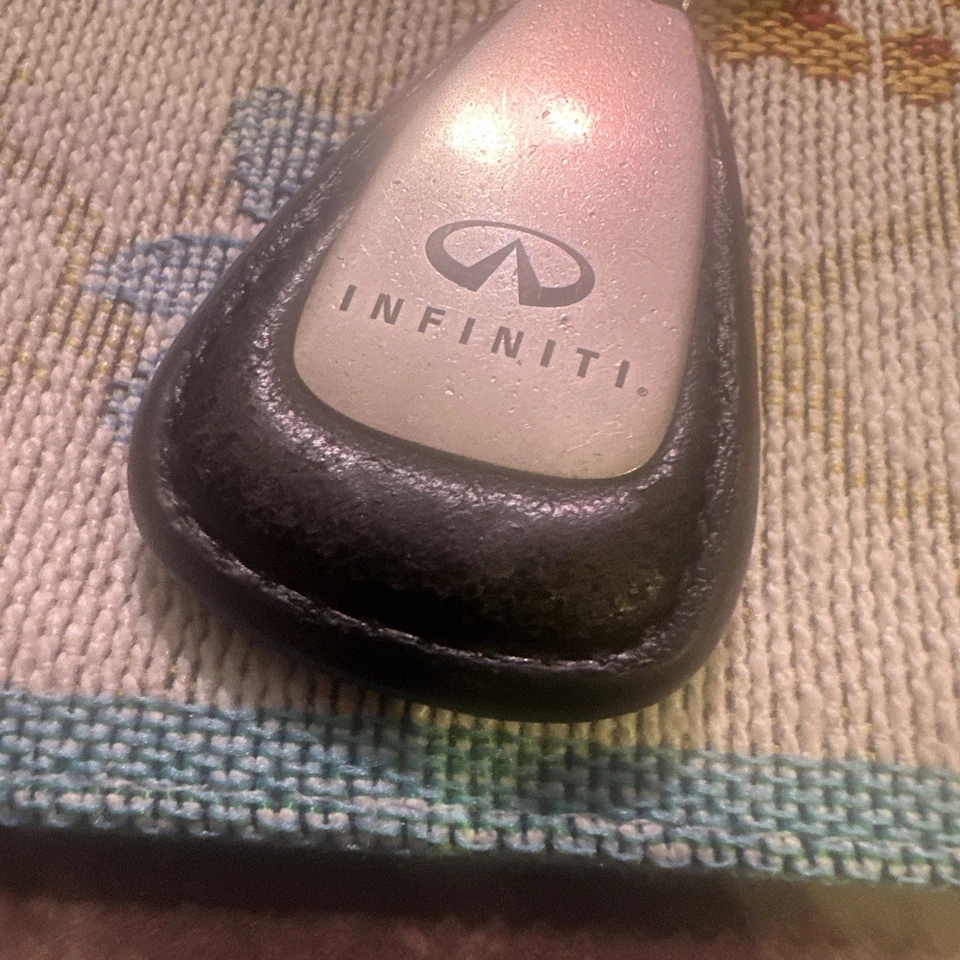 Кожаное кольцо для ключей Infiniti Tear Drop (черное) - Изображение 4 из 4