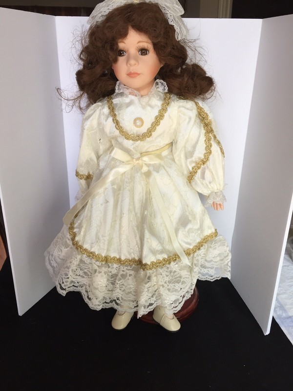 Porcelain Doll-Chatelaine?