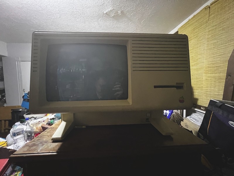 Apple Lisa 2 [5/10] with original keyboard and mouse.