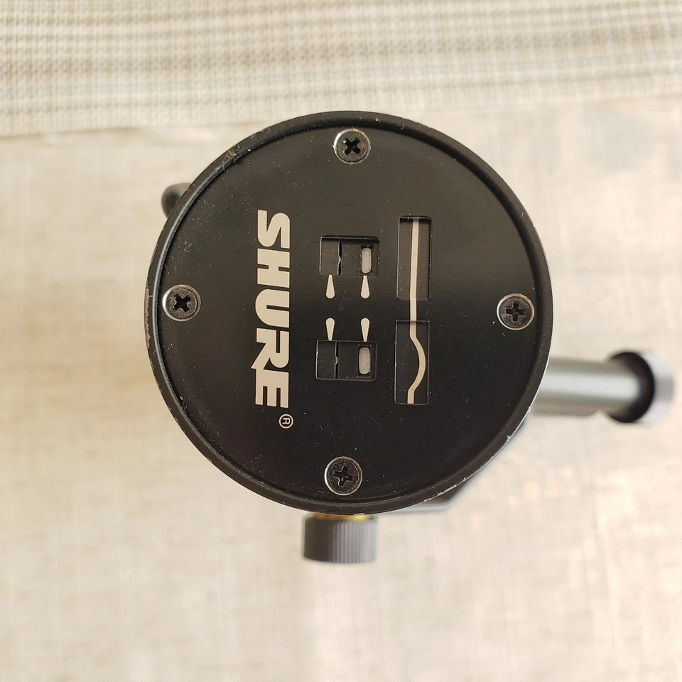 Shure SM7dB Dynamic Cardioid Vocal Microphone - Image 3 of 4