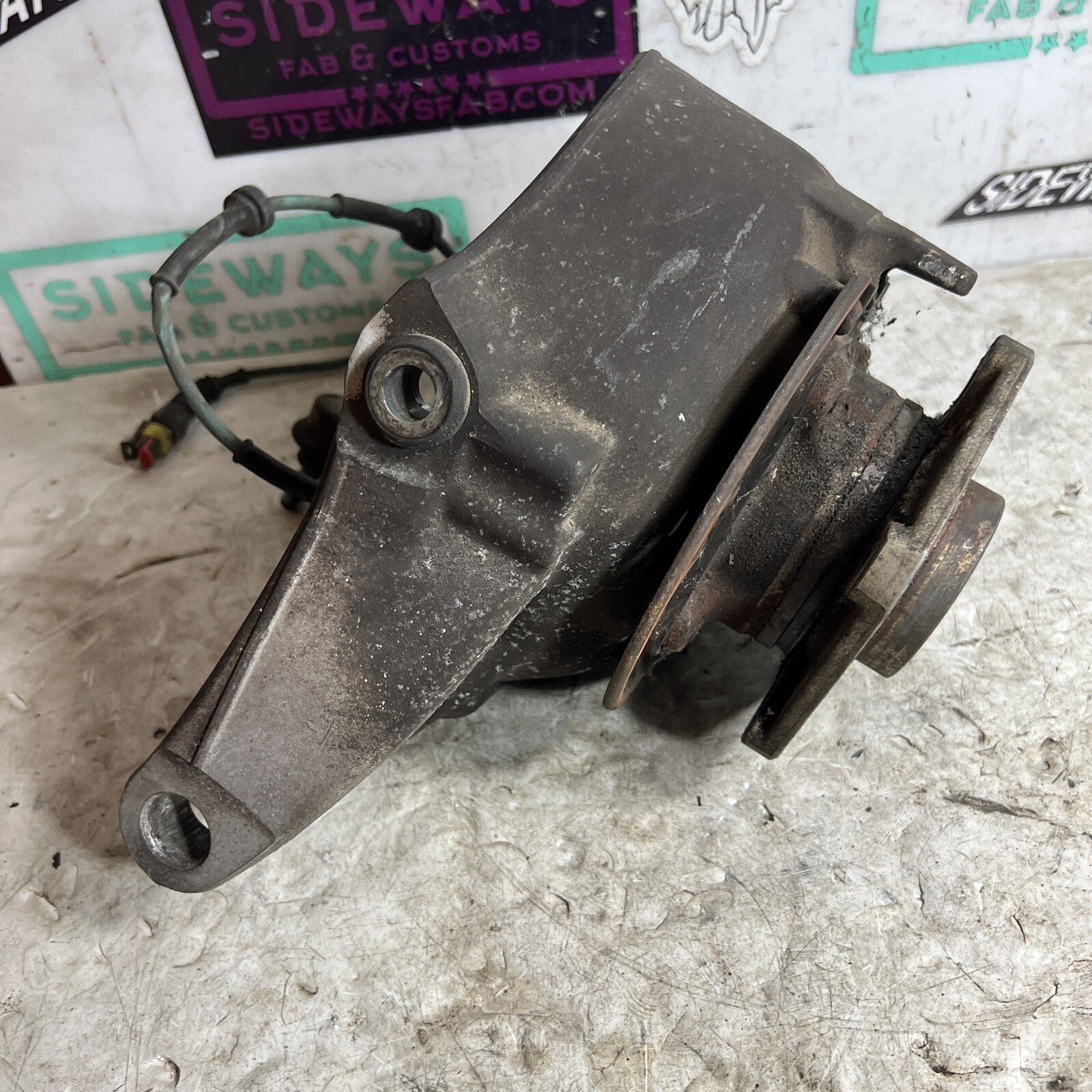 03-08 Maserati Quattroporte Right Rear Suspension Upright Knuckle Spindle M139