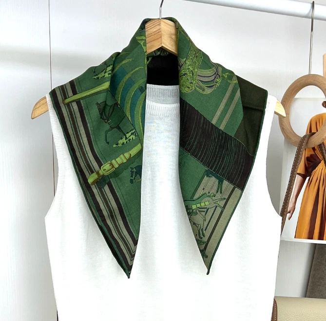 70% Cashmere 30% Silk Bandana Scarf Neckerchief Shawl 26'' horse Print Wrap new