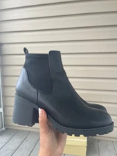 Top Moda size 7 black booties with chunky heel