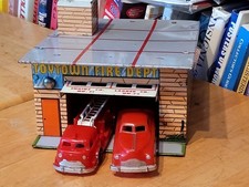 VINTAGE 1950's WYANDOTTE TIN TOYTOWN FIRE DEPT. GARAGE WITH TWO VEHICLES