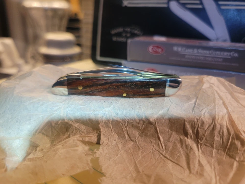 Cuchillo Estuche Artículo 26259 -2 Hojas - Cacahuete - Nacido 4/12/17 - Dorado con Mango de Madera Roja Foto 3 de 3