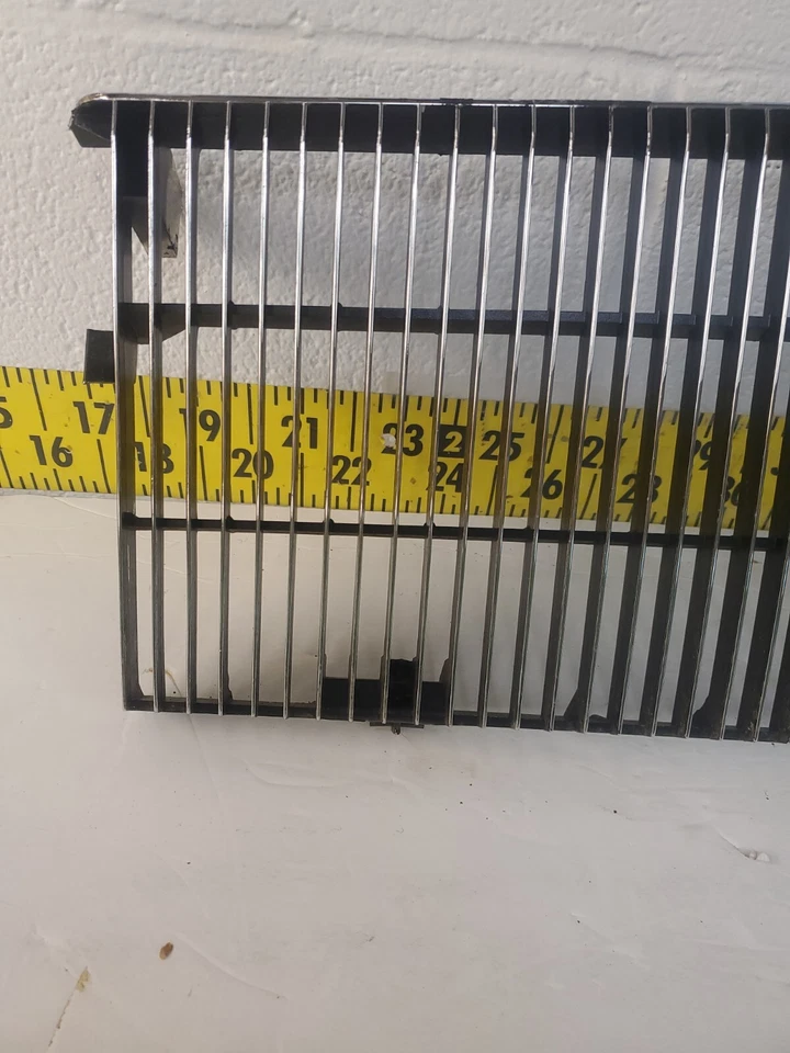 Nuevo OEM Mopar parrilla delantera 4103703 1982-1986 Chrysler Lebaron (BIN565) Foto 2 de 4