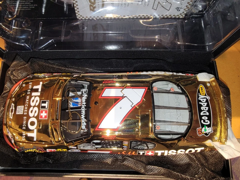 Danica Patrick #7 2010 autografiado TISSOT 1:24 ELITE Impala - acabado dorado Foto 3 de 4