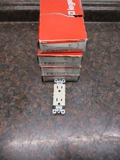 Box of 37 LEGRAND PASS SEYMOUR 885LA DECORA Duplex Receptacle Light Almond