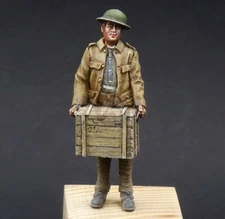 Resicast 1/35 British Soldier WWI carrying Wooden Box (w/2 head choices) 357016