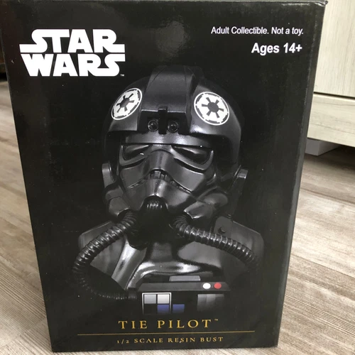 Diamond Select Star Wars Legends In 3D Empire Tie Pilot 1/2 Scale Bust
