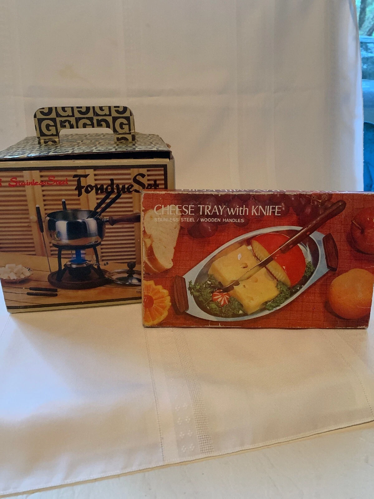 VINTAGE FONDUE SET WITH WOOD BASE SIX FORKS and A CHEESE TRAY with KNIFE NEW
