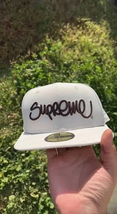 supreme script fitted hat new era Beige