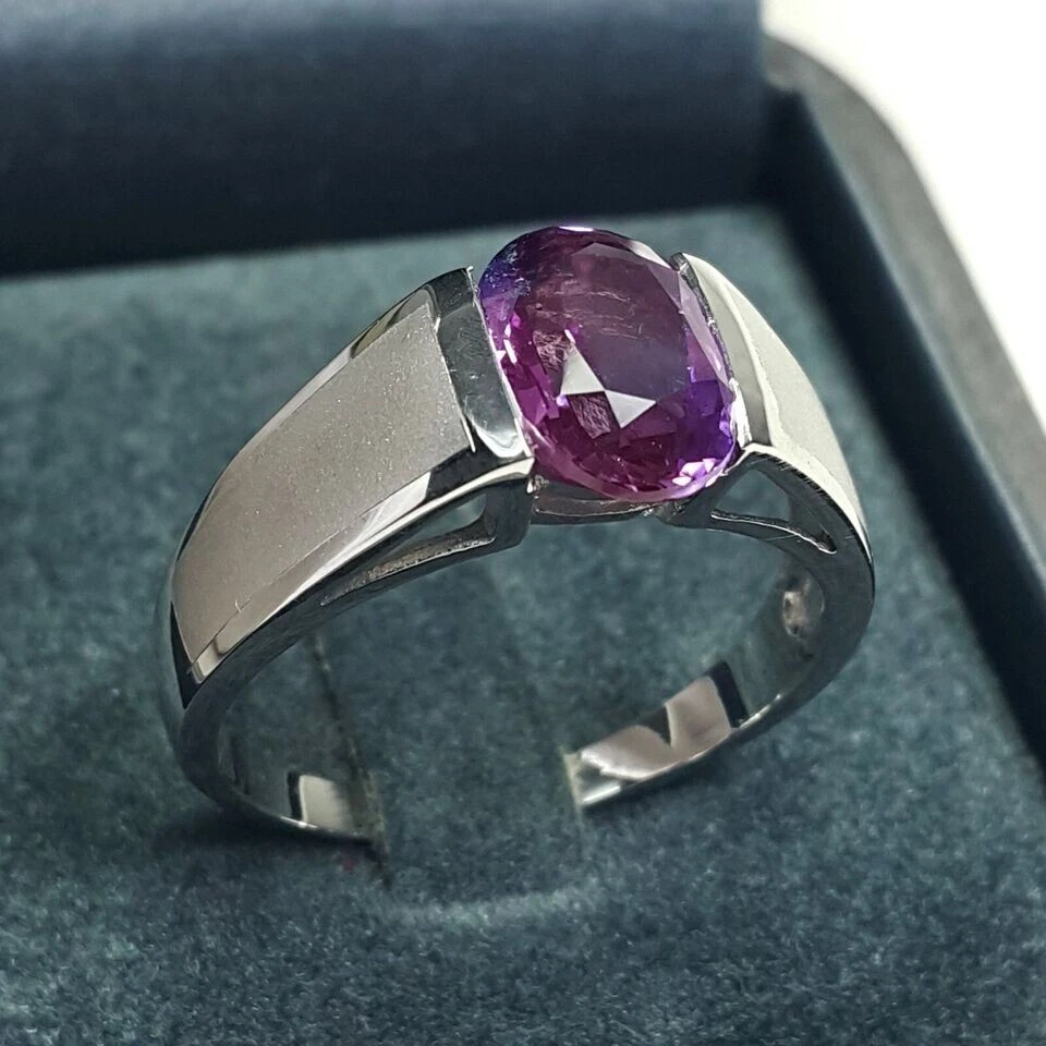 Anillo solitario ovalado de amatista púrpura simulado de 3 quilates para hombre enchapado en oro blanco de 14 quilates Foto 4 de 4