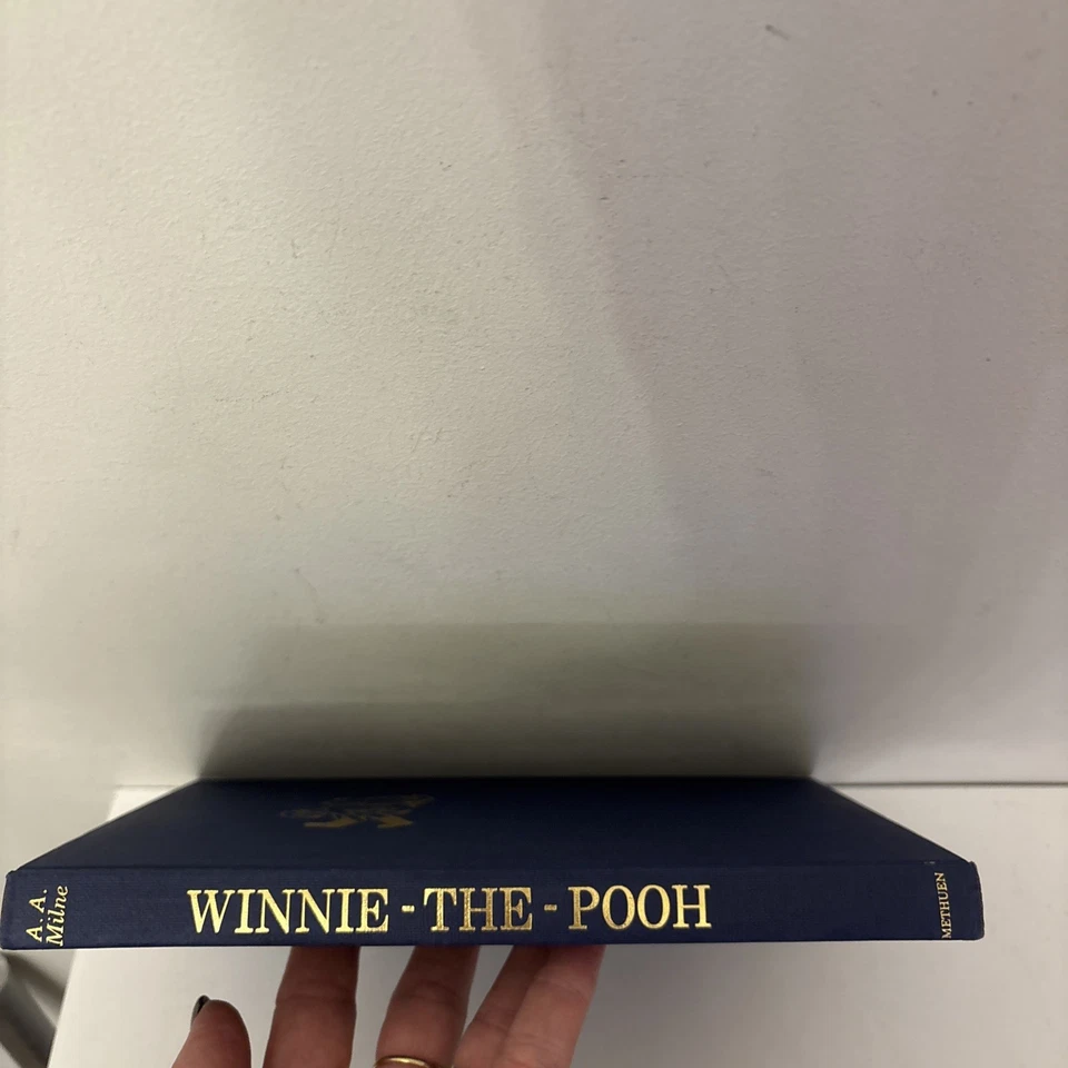 Winnir The Pooh Vintage Book A.A Milne Blue Hardback Book Methuen 1983 Print - Image 4 of 4