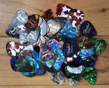 DOZEN (12) - FENDER "351" MEDIUM GUITAR PICKS - FREE SHIPPING