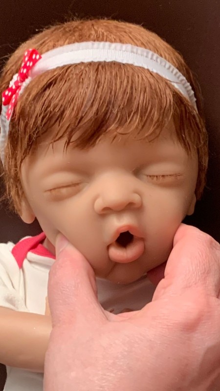 She is around 18 inch, silicone full body doll . Size Reborn?