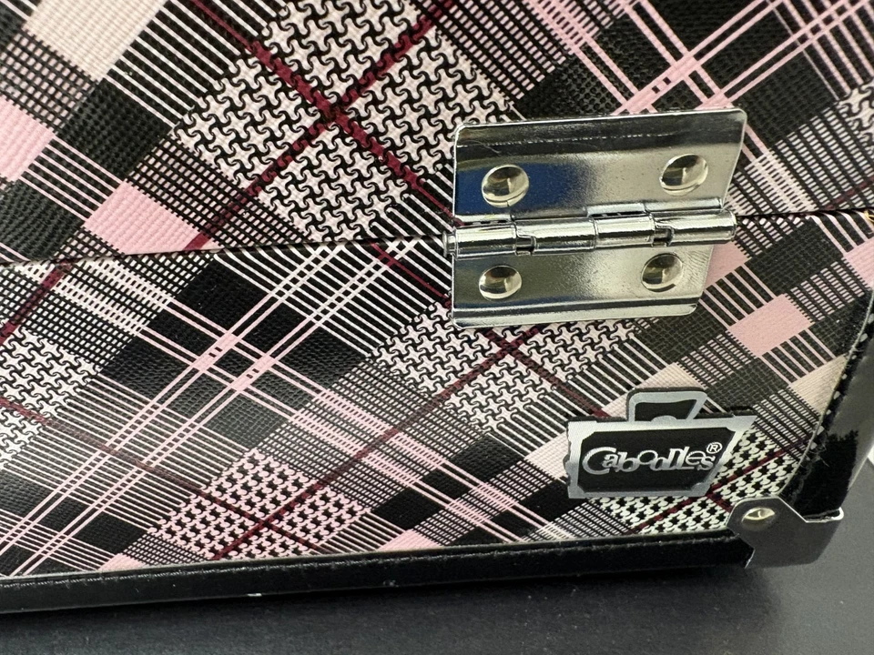 Estuche de Transporte Tren Maquillaje Caboodles Negro ROSA Cuadros Charol Foto 2 de 4