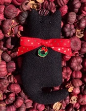 Primitive Christmas Black Wool Cat w Bow, Wreath Charm, Ornament