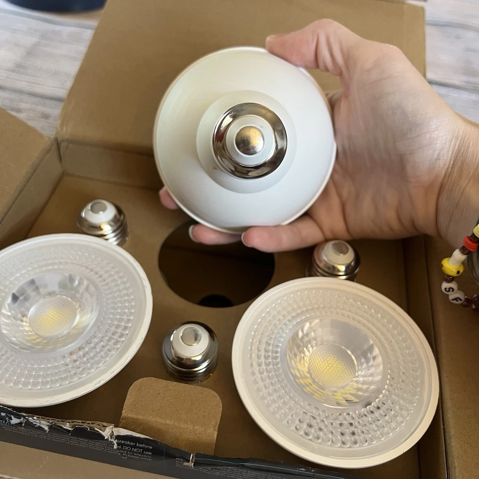 TorchStar LED Light Bulb 8W Super Bright PAR30 5000K 120V (6 Pack) Dimmable OB - Image 4 of 4