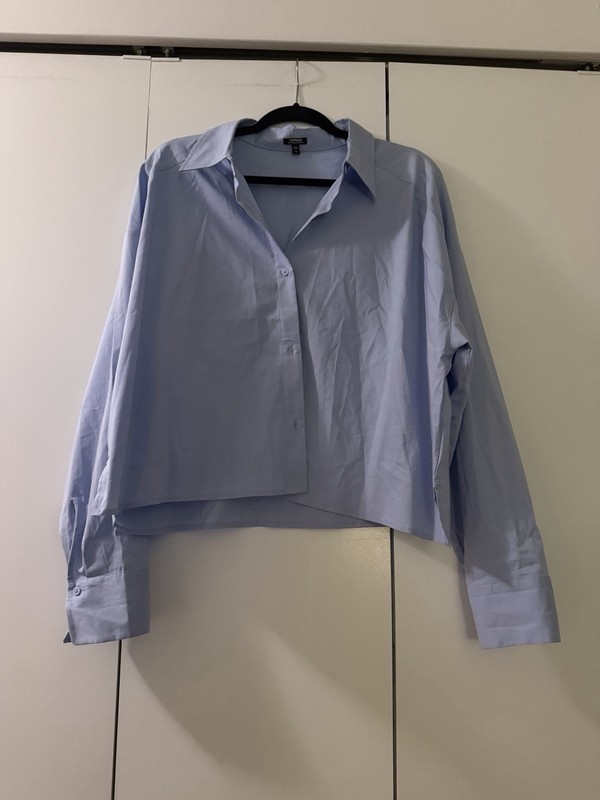 Express Cropped Button Down Blue Shirt; Women’s Size Large