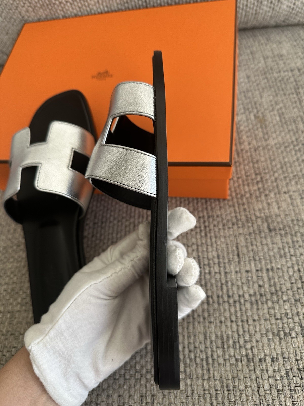 Size 38EU NEW in Box HERMÈS Gris Argenté Calfskin ORAN Sandals thumbnail 8