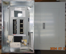 NEW SIEMENS P1X18MC250A Panelboard 250A 208Y/120 3PH 4W with ENCLOSURE and DOOR