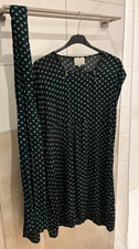 Luftiges grünes, gepunktetes Kleid mit Schal, Größe M von The Masai Clothing C.