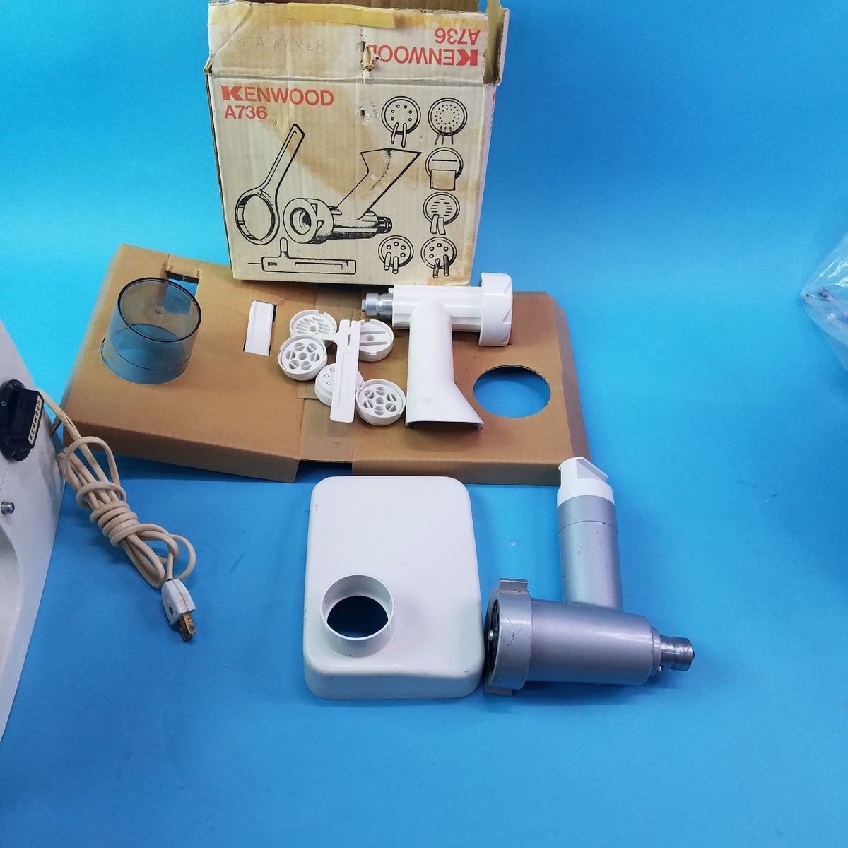 Kenwood Chef A702 Stand Mixer With Attachments for sale online | eBay