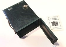 EASTMAN KODAK BROWNIE NO 2A MODEL C WITH green CASE and manual VINTAGE RARE