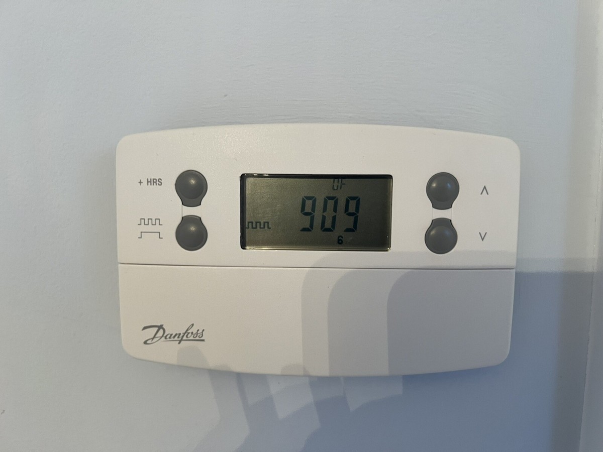 Danfoss TP7000 Hardwired Battery Powered Programmable Room