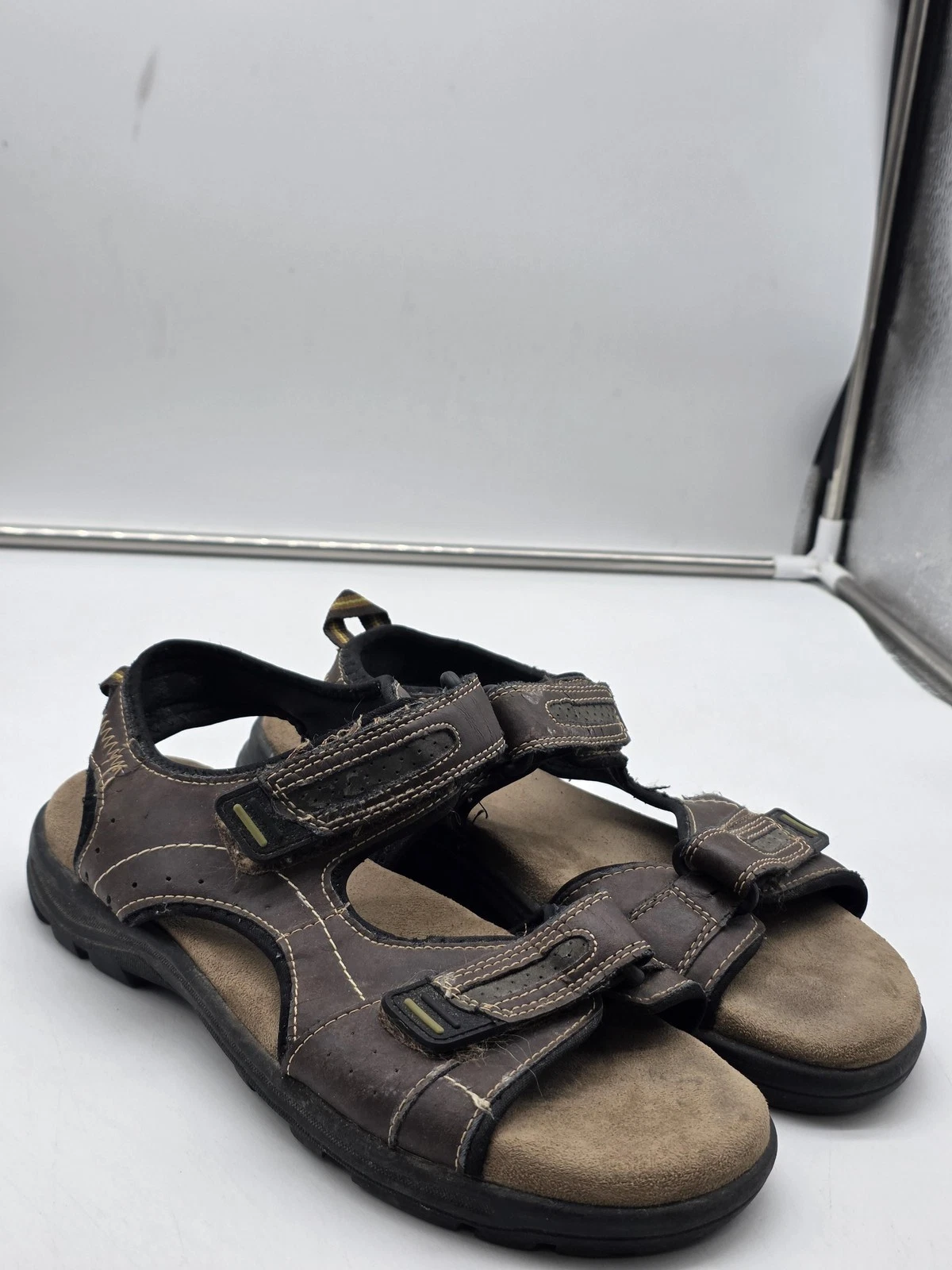 Thom McAn Sandals Mens Size 9 Brown Hook Loop Strap Comfort Damage Wear