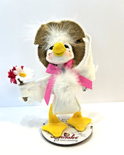 Annalee 2020 Spring Bouquet Duck with Hat Holding Flowers - NWT - 8  