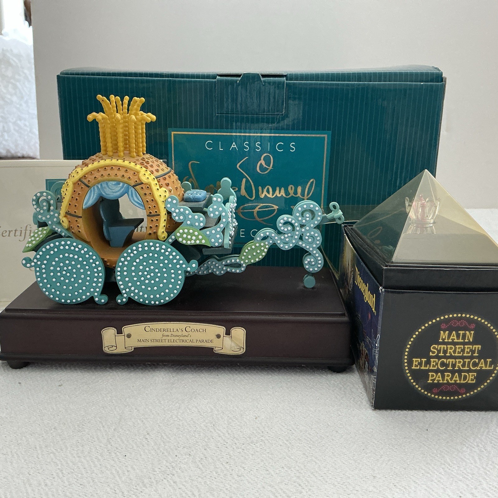 WDCC Disneyland Main Street Electrical Parade Cinderella’s Coach w/Lightbulb